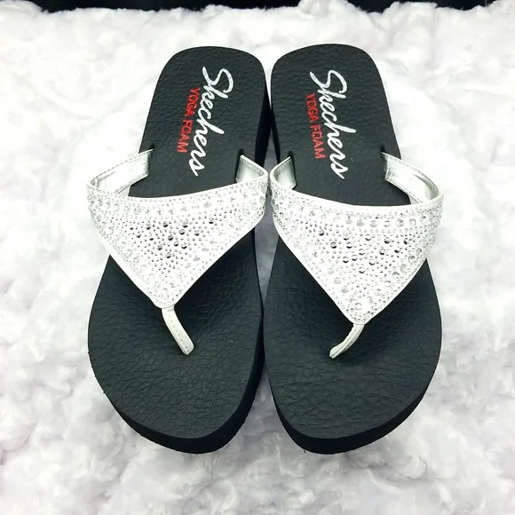 Sketchers Yoga Foam Size 9 Black With Silver Rhinestone Flip Flops - Picture 2 of 9